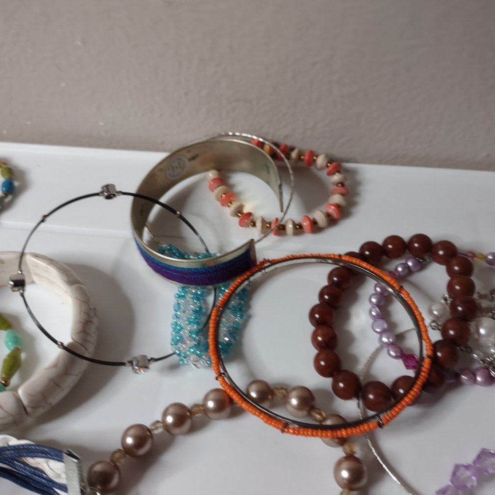 Lot Of Over 50 Bracelets And Bangles As Is - Picture 8 of 16